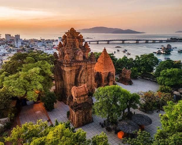 Trung Tâm Thương Mại & Giáo Dục
